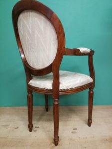 Fauteuil Louis XVI de dos AVANT