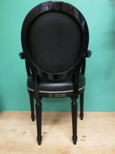 Fauteuil Louis XVI: Vue de dos fini