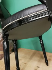 Fauteuil Louis XVI: pose jaconas
