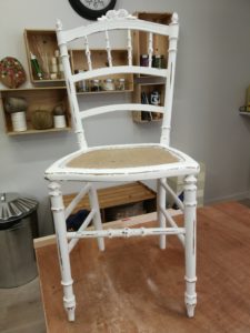 chaise peinture blanche + effet usé