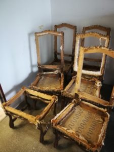 Chaises Louis XIII + tabouret AVANT