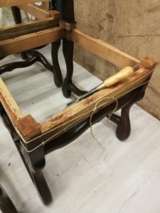 Collage assemblage chaise Louis XIII
