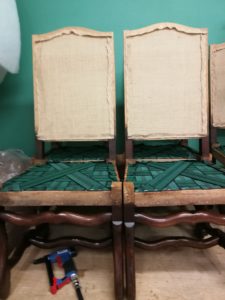 Pose toile forte dossier chaises Louis XIII