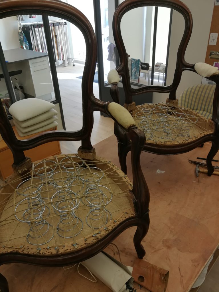 Réfection Complète de 2 Fauteuils Louis-Philippe en traditionnel ...