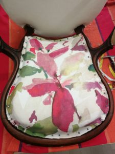 Pose tissu dossier interieur fauteuil Louis Philippe