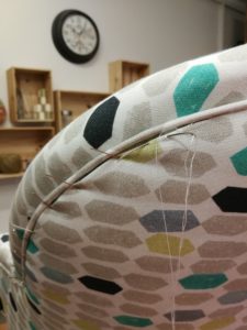 Fauteuil crapaud couture main dossier