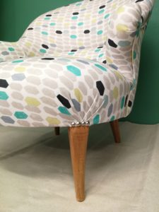 Fauteuil crapaud détail clous
