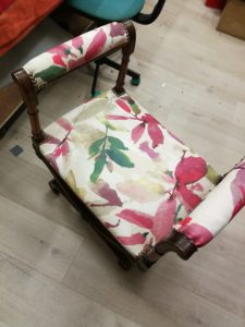 pose des clous décoratifs