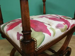 Tabouret Directoire détail clous