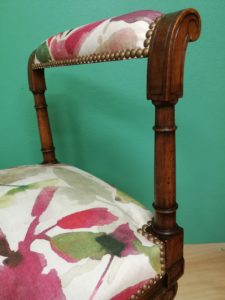 Tabouret Directoire détail clous