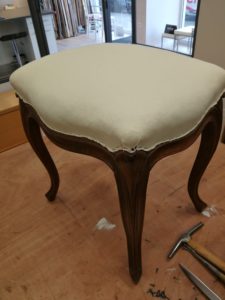 Tabouret Louis XV toile blanche